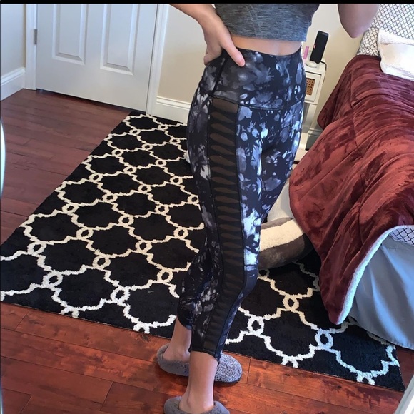 Tie Dye Lululemon Leggings w mesh - Picture 2 of 6
